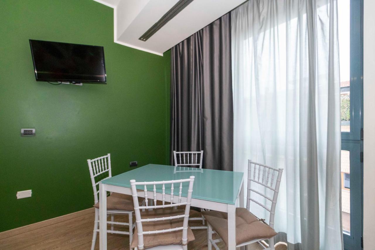 Enjoy Room- Appartamento Con Parcheggio Gratuito E Colazione Deliziosa ! Torino Kültér fotó