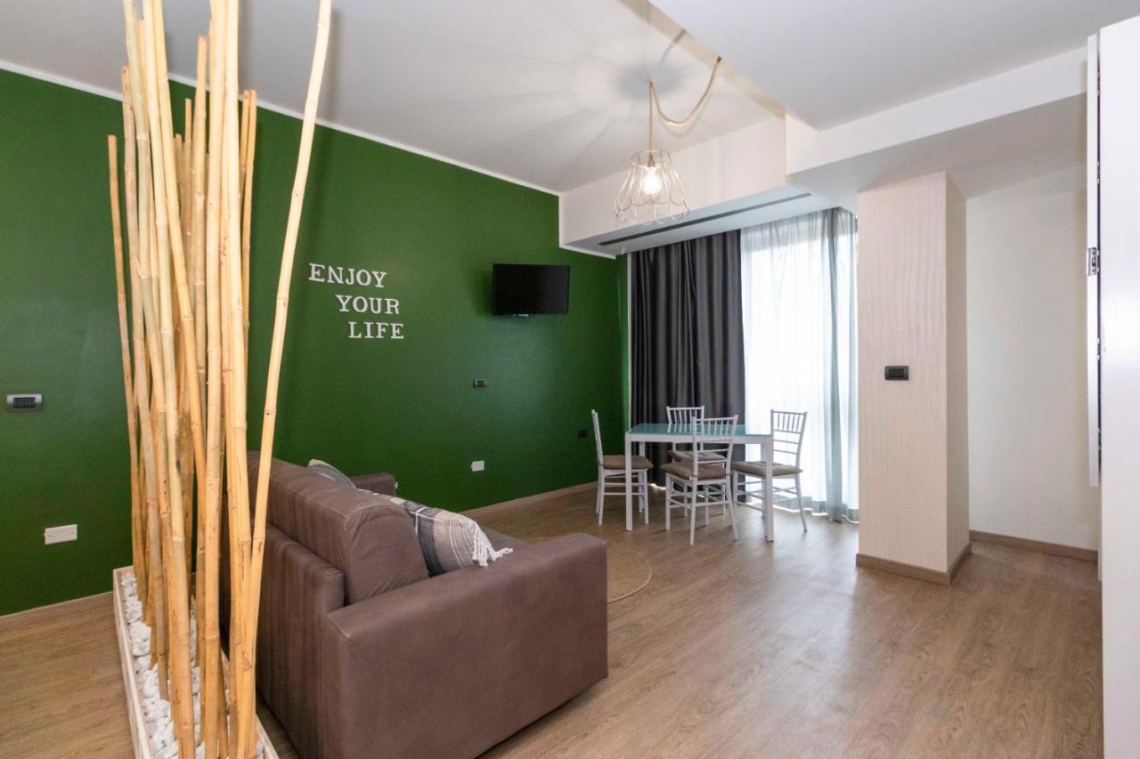 Enjoy Room- Appartamento Con Parcheggio Gratuito E Colazione Deliziosa ! Torino Kültér fotó